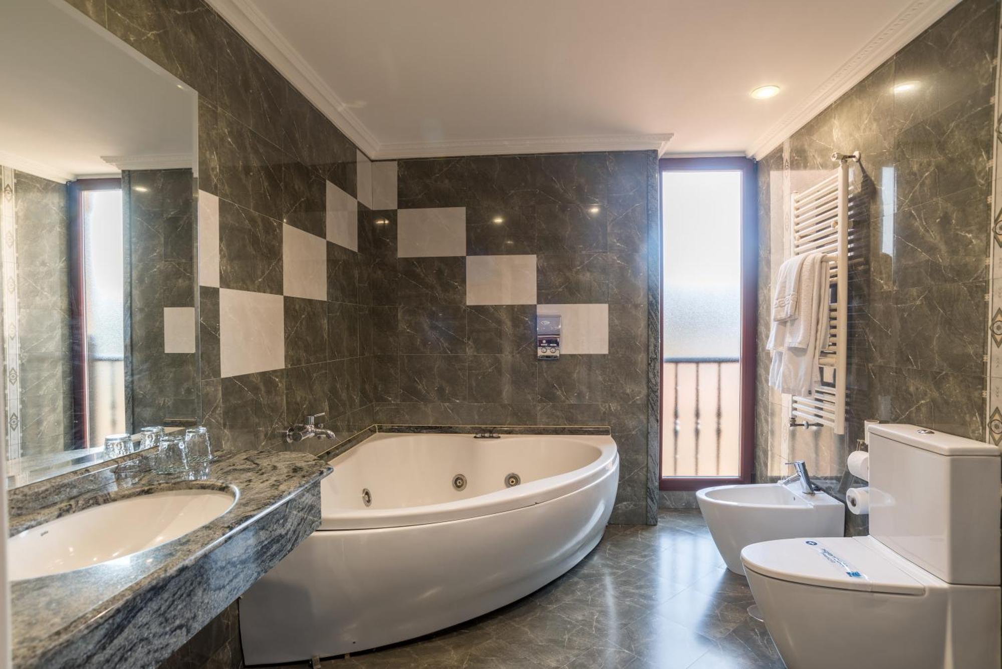 הוזנאיו Hotel Spa Villa Pasiega מראה חיצוני תמונה